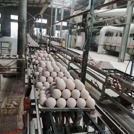 Hochreines Material, verschiedene Größen, weiße, medienbeständige, feuerfeste Aluminiumoxid-Keramikkugel